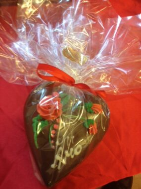 Cuore di Cioccolato finissimo al latte decorato a mano 200 gr