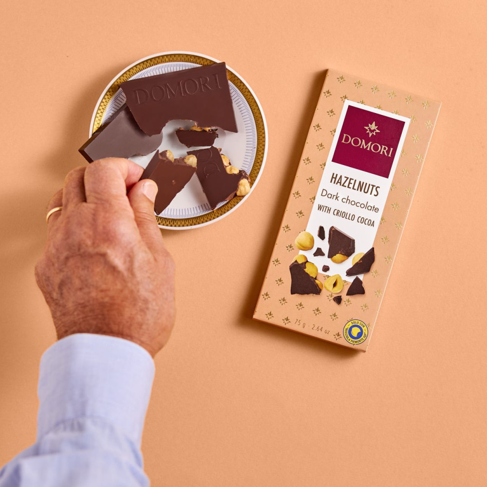 DOMORI TAVOLETTA EXTRAFONDENTE CON CRIOLLO E  NOCCIOLE 75 GR
